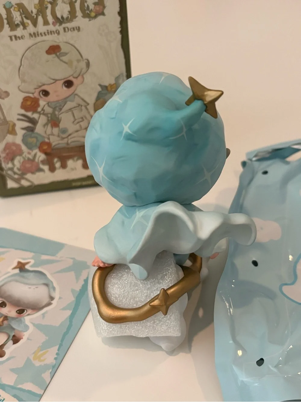DIMOO The Missing Day Figurine
